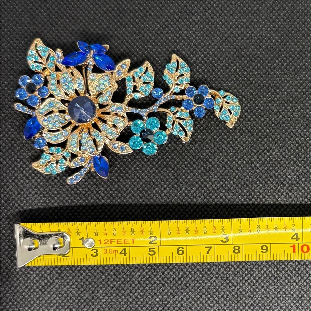 Stunning Gold Tone & Blue Crystal Floral Spray Brooch Pin - Picture 5 of 6
